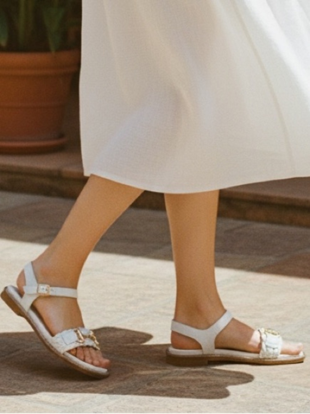 Ron White Vidalia Leather Ankle Strap White Gold Accents Sandals Sz EU40 - US9